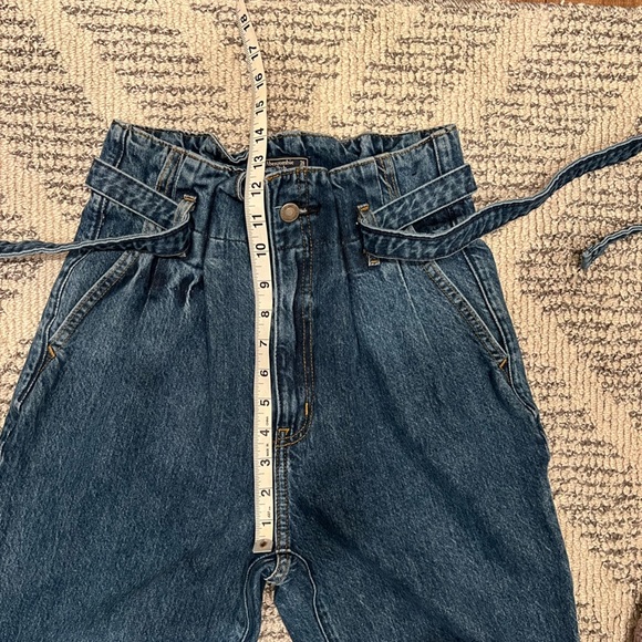 Abercrombie & Fitch High Rise Mom Jeans - Picture 6 of 12